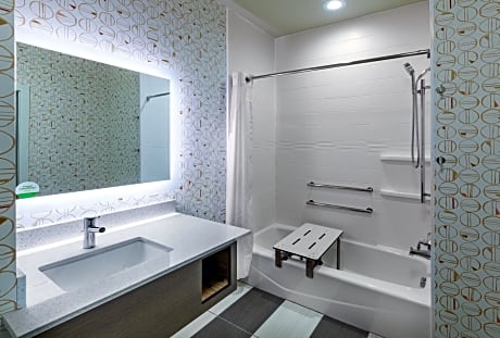 Room with Two Beds - Hearing Accessible - Non-Smoking