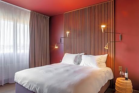 Three-Bedroom Apartment, Dependence