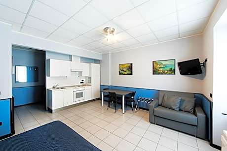 Queen Room with Kitchenette - Annex