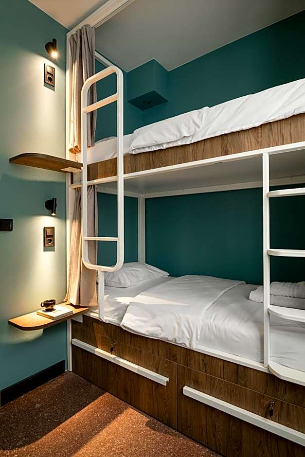 Zeus is Loose Hostel