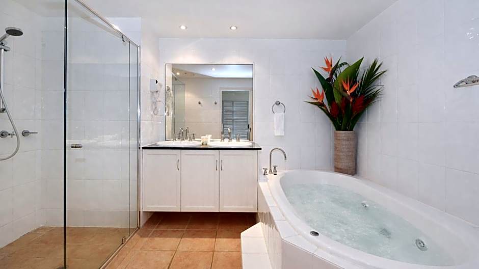 Cayman Villas Port Douglas