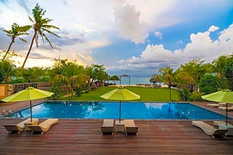 d'Nusa Beach Club and Resort