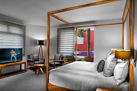 Deluxe Queen Room