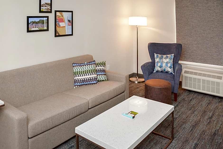 Four Points by Sheraton Fayetteville Fort Liberty