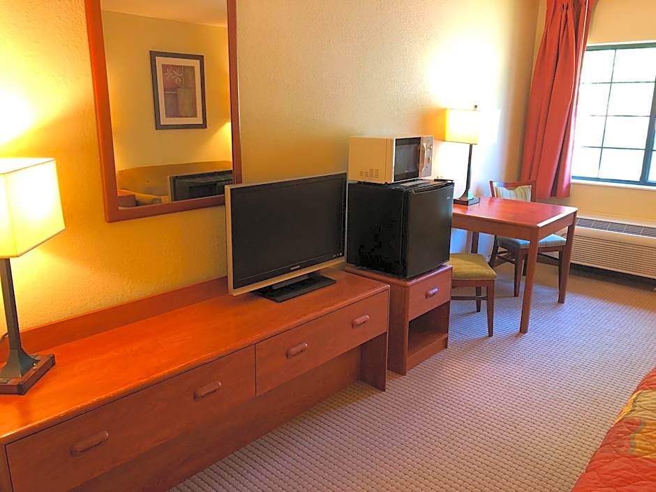 Days Inn by Wyndham Iron Mountain