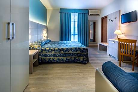 Panoramic Double Room with Balcony and Partial Sea View