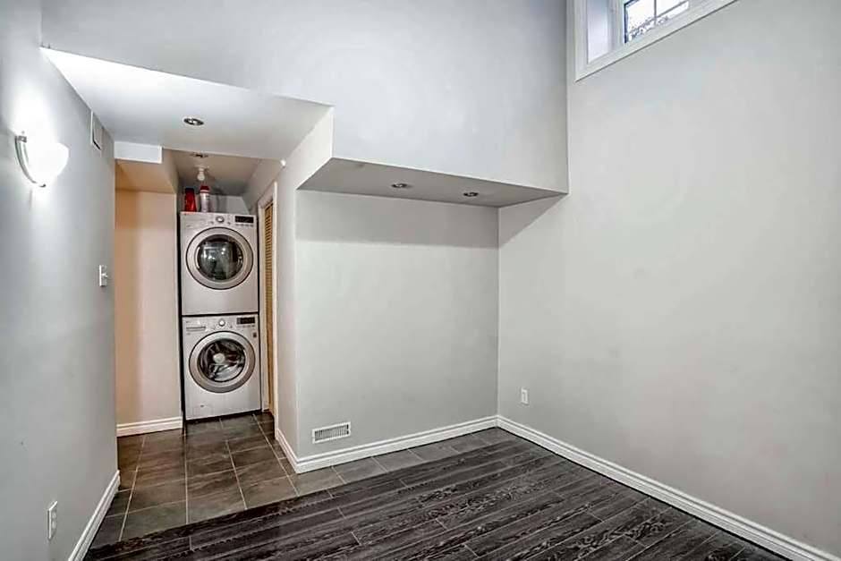 Designer 4BR Executive Townhome w/Parking