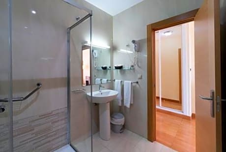 Double or Twin Room with Sea View