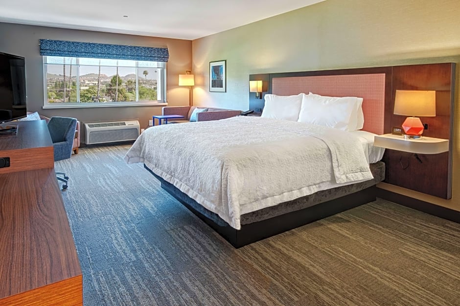 Photo 1 of 3 of 1 King Bed, Hearing/Mobility Accessible, Bathtub