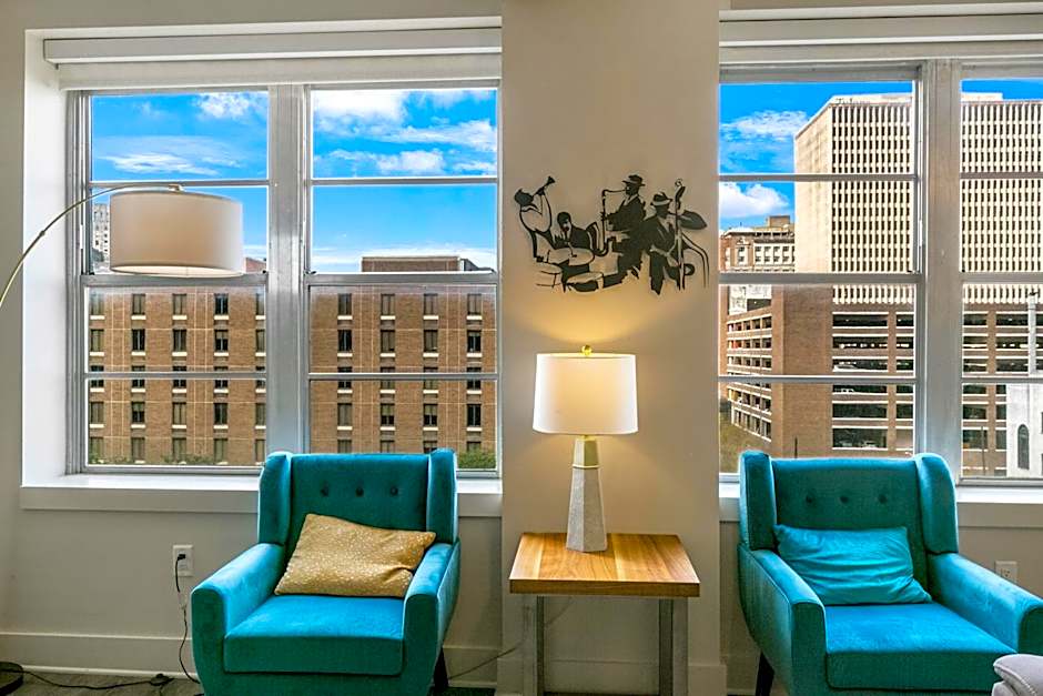 Spacious 4BR Luxury Condo Steps to French Quarter