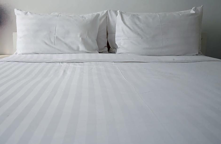 Zdjęcie 1 z 4 — 1 King Bed Suite