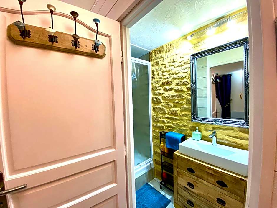 La Clef des Songes - chambres climatisées - Sarlat Centre - Parking gratuit - Piscine, Spa et massages à 400mètres