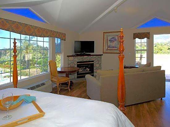 Malibu Country Inn