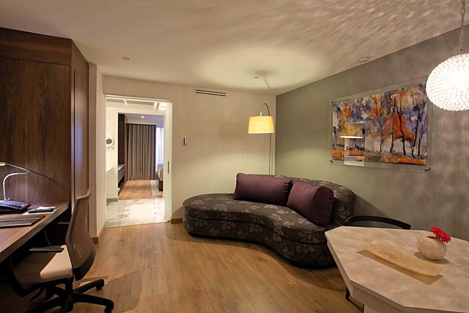 HS HOTSSON Hotel Leon