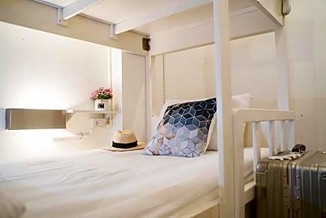 Bed in 8-Bed Mixed Dormitory Room (2nd floor)