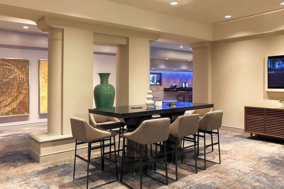Renaissance Los Angeles Airport Hotel