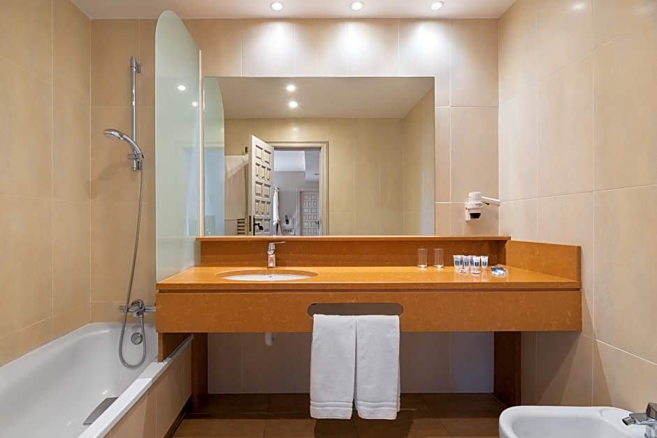 Photo 1 of 7 of Suite