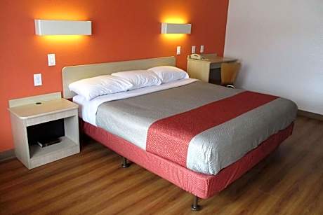 King Room - Mobility Access/Non-Smoking