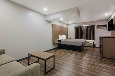 1 Queen Bed-Accessible-Suite-Sitting Area-Sofa Bed-Nonsmoking-Free Wifi-Free Hsia-Microwave-