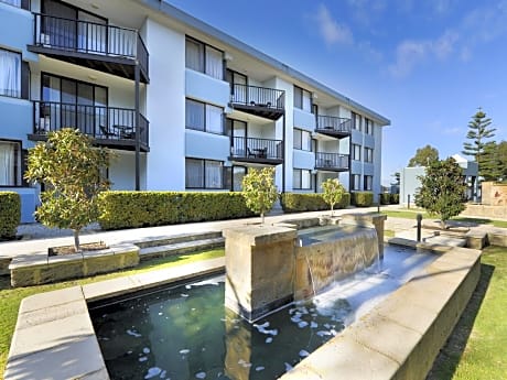Lodestar Waterside Apartments