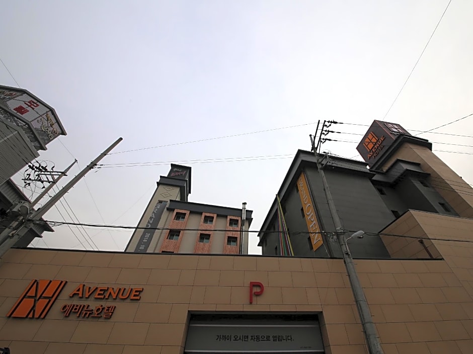Avenue Hotel