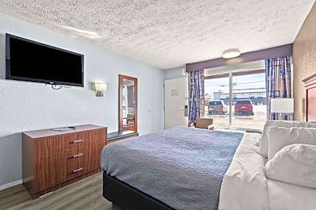 Standard King Room - Non-Smoking