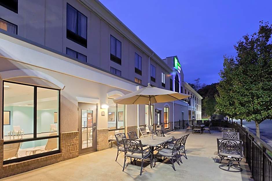 Holiday Inn Express and Suites Winchester By IHG