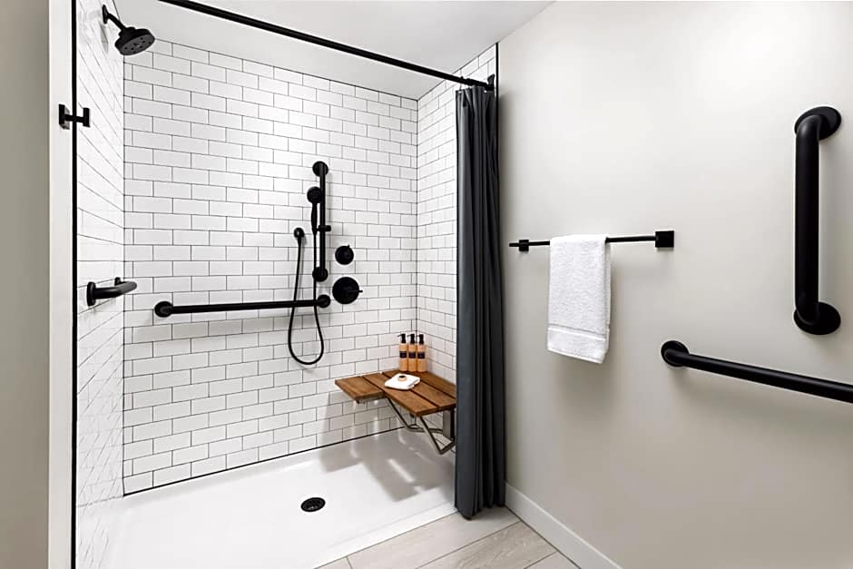 The Pell - JDV by Hyatt