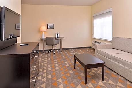 1 King 1 Bedroom Suite Mobil Access Tub