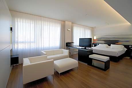 Familiy Room with free airport shuttle