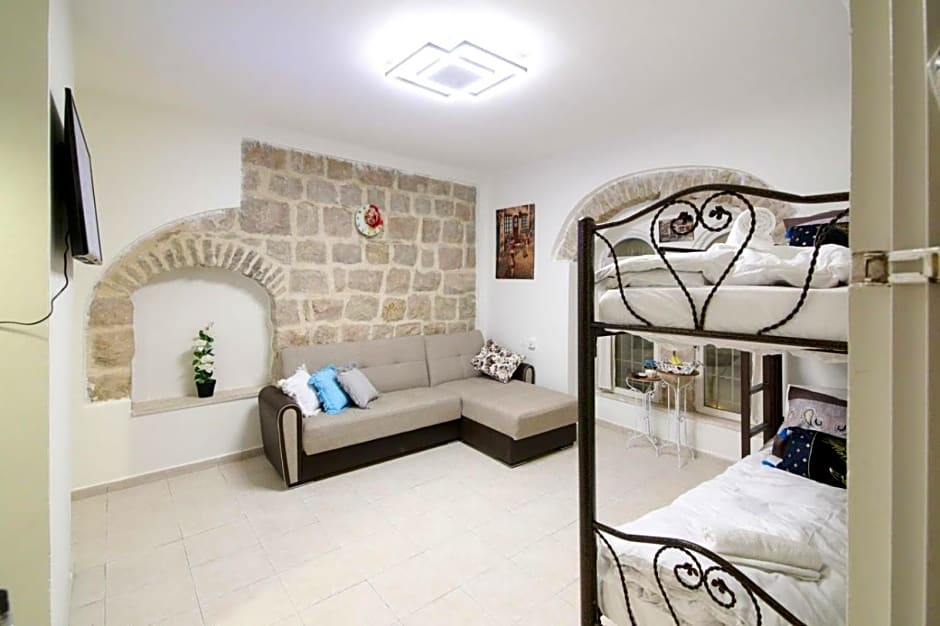 Private Hostel - Best location