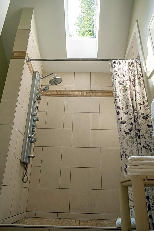 CHATHAM HOUSE Kelowna Bed & Breakfast