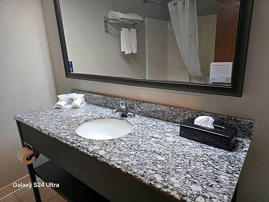 Days Inn & Suites by Wyndham Cuba