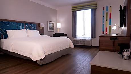 1 KING MOBILITY/HEARING ACC RI SHOWER NOSMOK