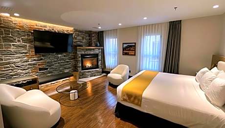 Deluxe King with Fireplace