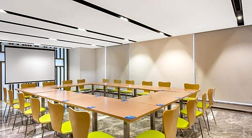 Holiday Inn Express Hangzhou Huanglong By IHG