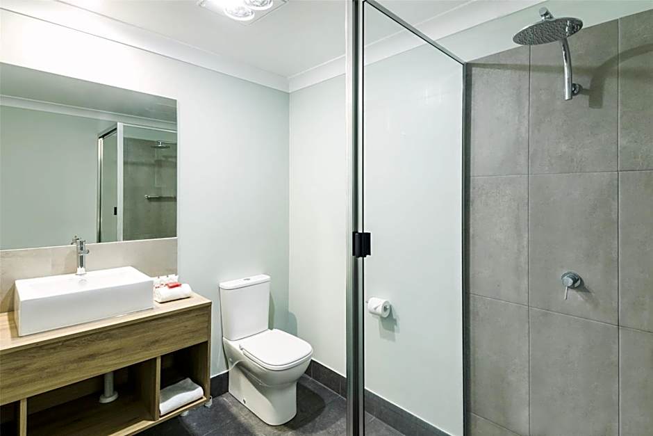 Nightcap at Atherton Hotel