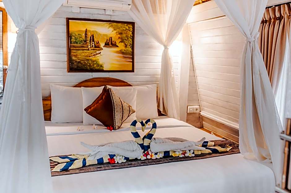 Alam Nusa Bungalow Huts & Spa