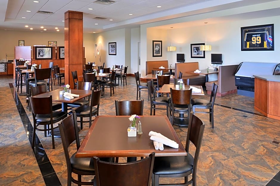 Holiday Inn Madison at The American Center by IHG