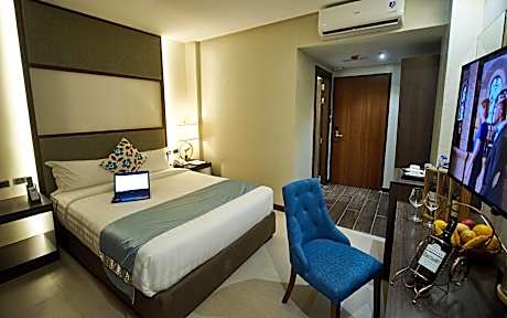 Standard Queen Room