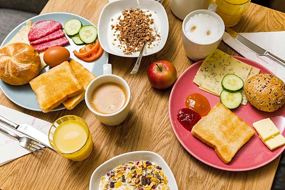 Five Reasons Hostel & Hotel