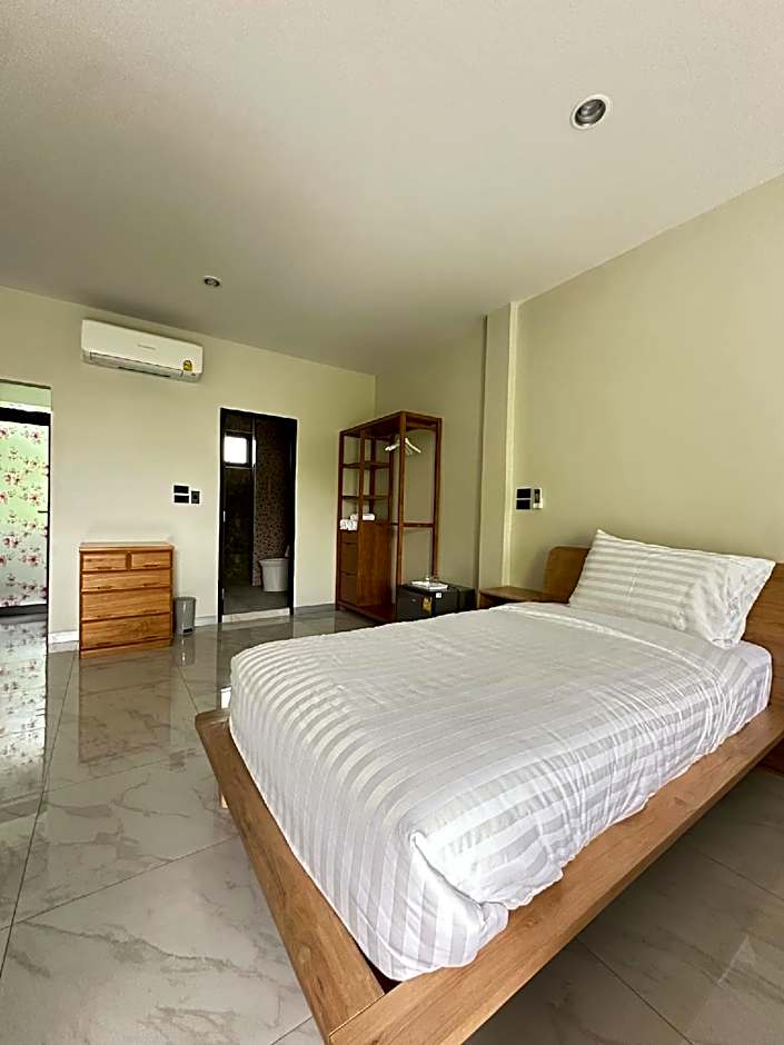 Bamboo Resort Suphanburi (in Bamboo Japanese Goods Warehouse)