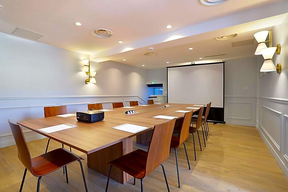 Hôtel du Cheval Blanc - Paris Marne La Vallée