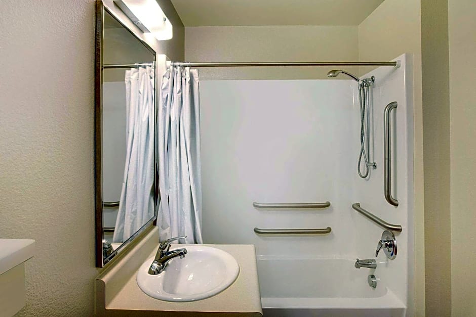 WoodSpring Suites Lafayette