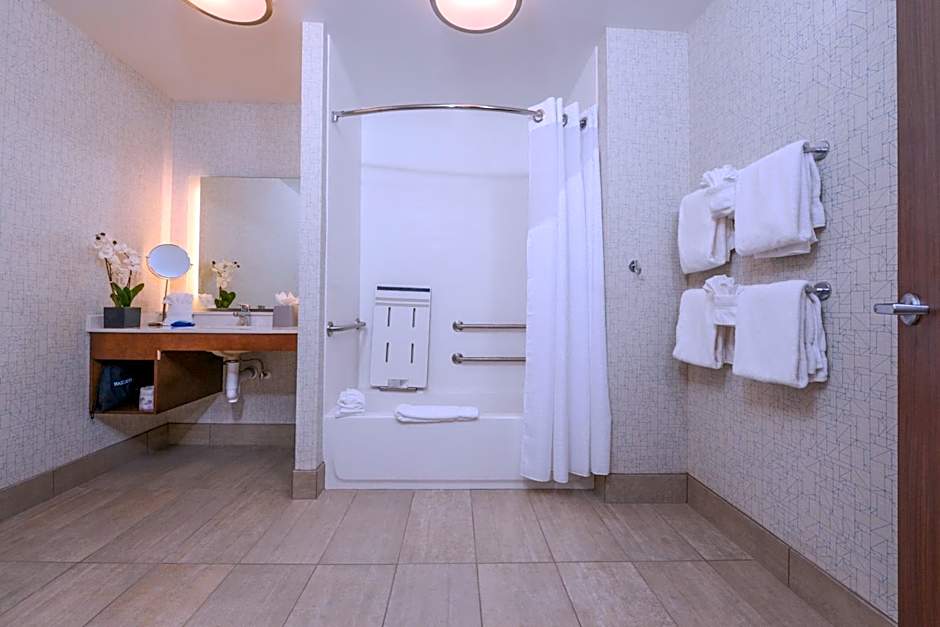 Holiday Inn Express & Suites St. Petersburg - Seminole Area By IHG