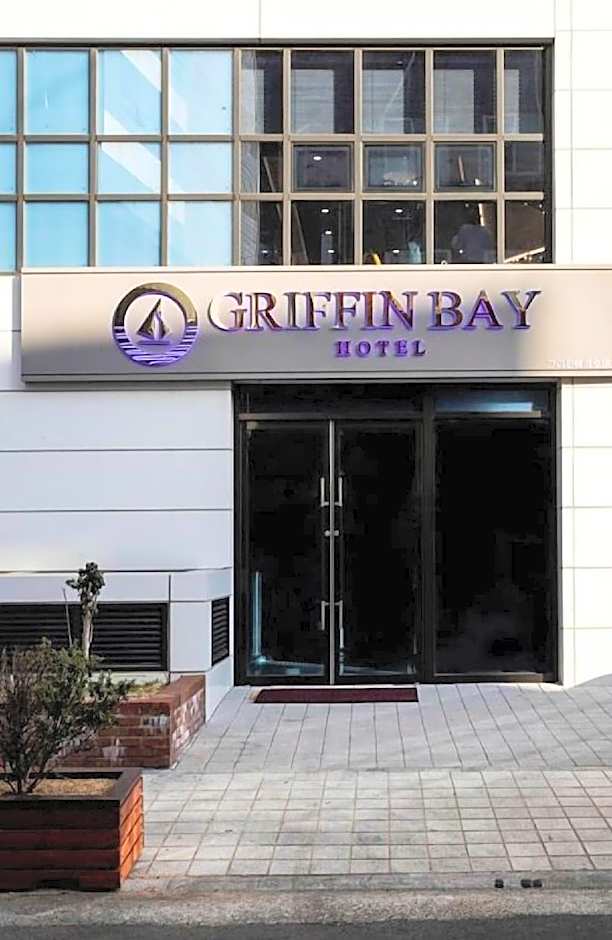 GRIFFIN BAY HOTEL