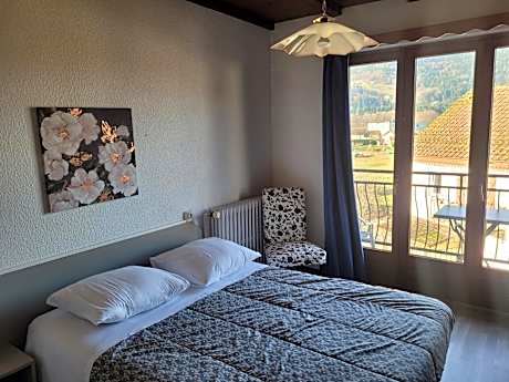 Standard Double Room with Private Shower and Shared Toilets