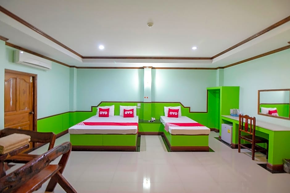 OYO 75334 Train Hotel