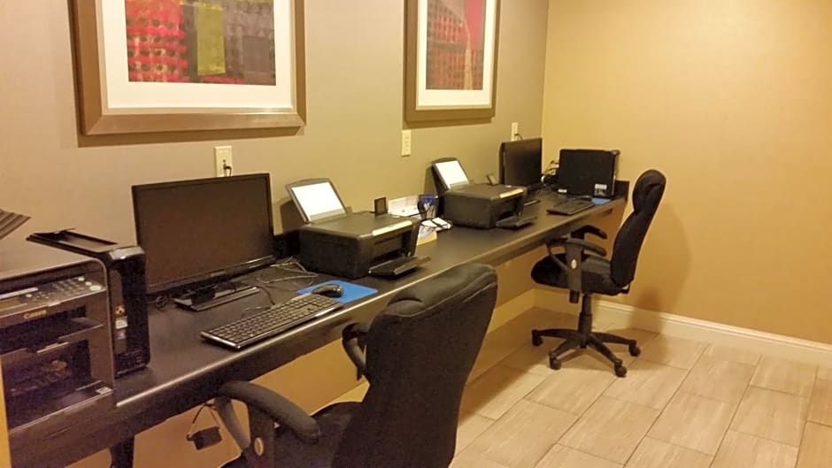 Holiday Inn Express & Suites Marion Northeast, an IHG Hotel
