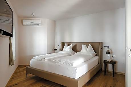 Suite with Mountain View